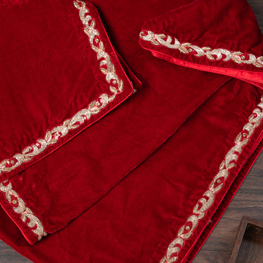 Nayaab Noor Burgundy Velvet Dupatta